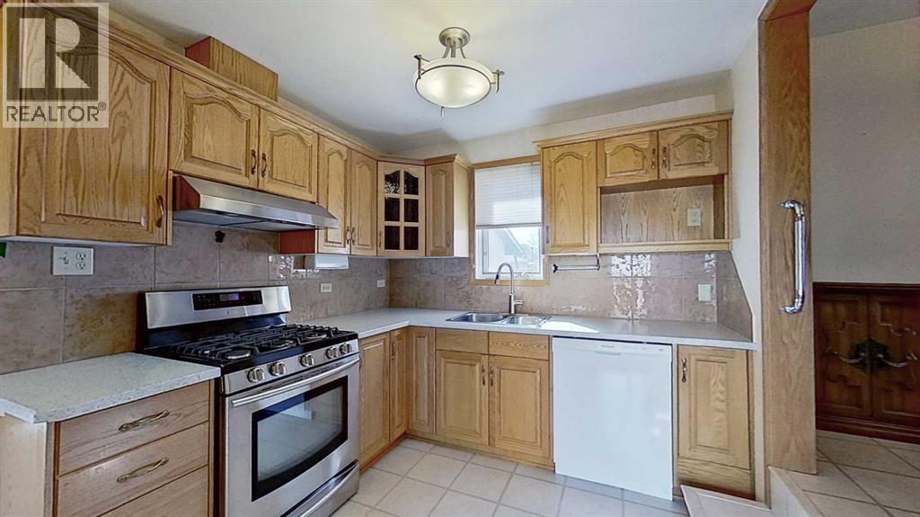 Photo 11 of 47 Montrose Crescent Ne, Calgary AB