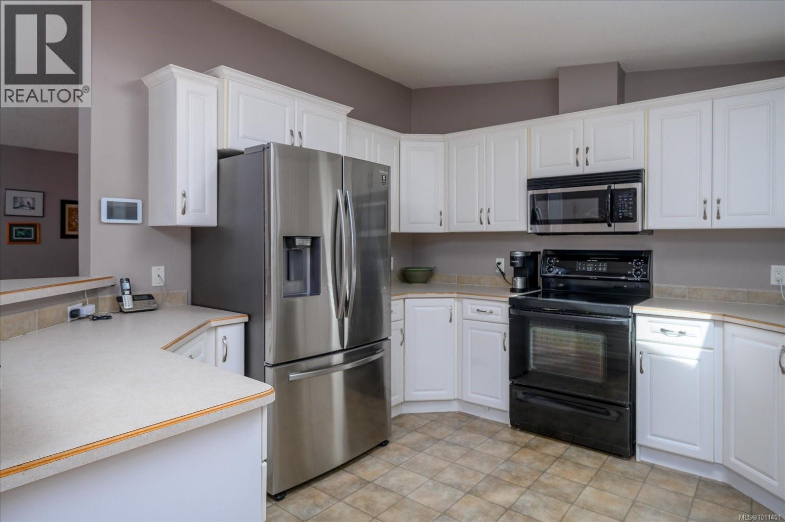 Photo 10 of 1848 Valley Oak Dr, Nanaimo BC