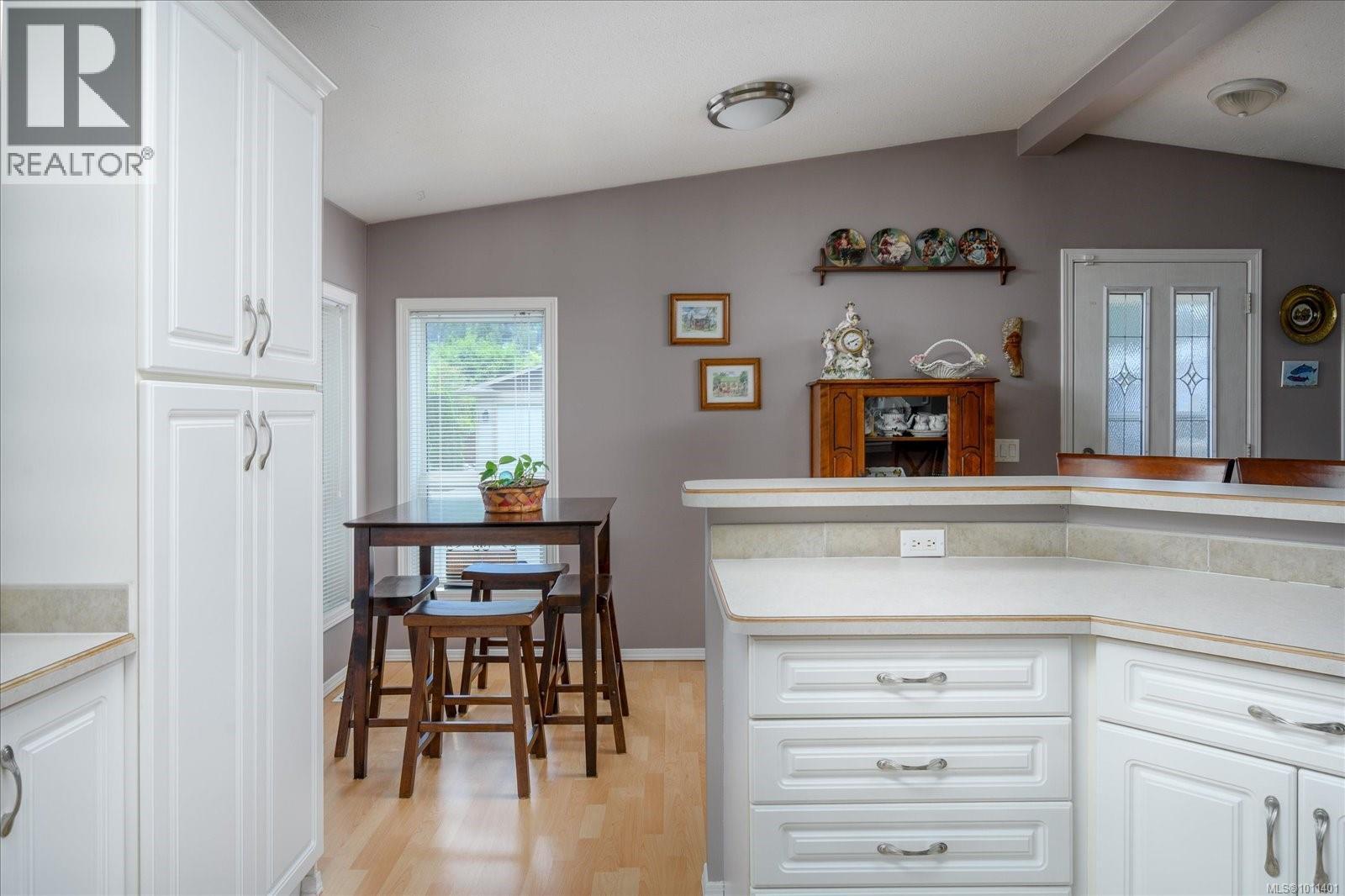 Photo 11 of 1848 Valley Oak Dr, Nanaimo BC
