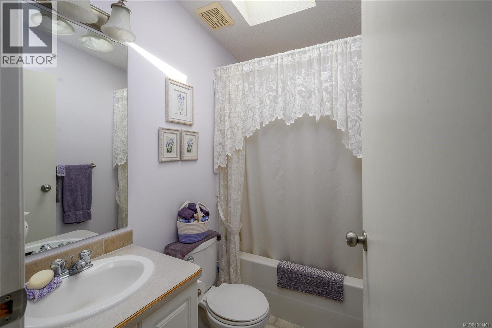 Photo 25 of 1848 Valley Oak Dr, Nanaimo BC