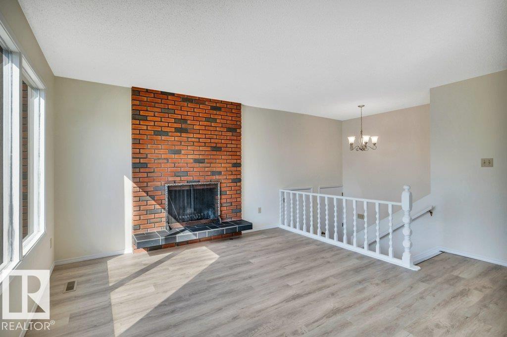 Photo 10 of 2131 79 St Nw Nw, Edmonton AB