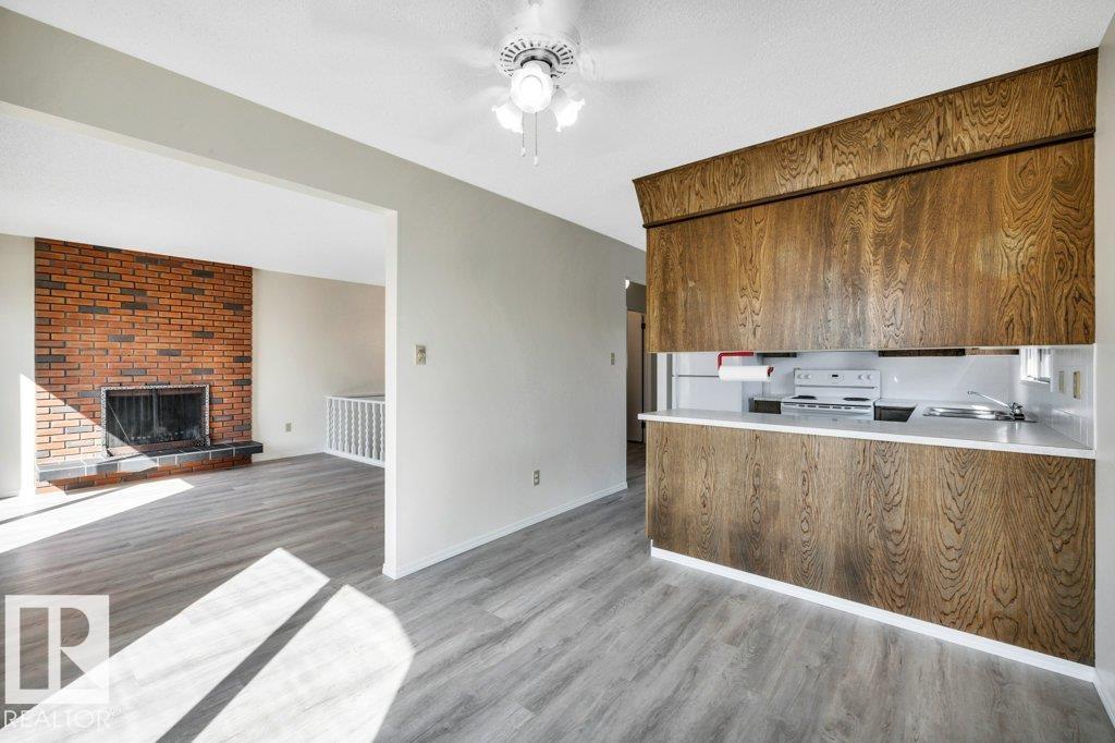 Photo 14 of 2131 79 St Nw Nw, Edmonton AB