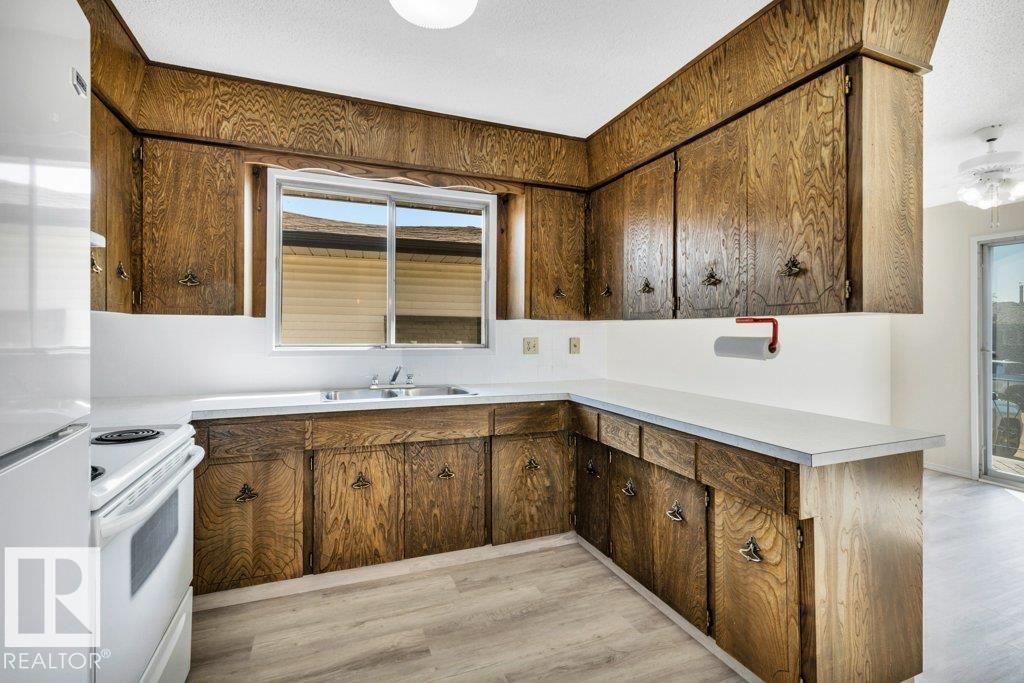 Photo 17 of 2131 79 St Nw Nw, Edmonton AB