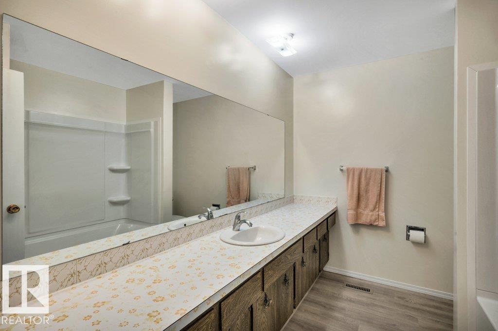 Photo 29 of 2131 79 St Nw Nw, Edmonton AB