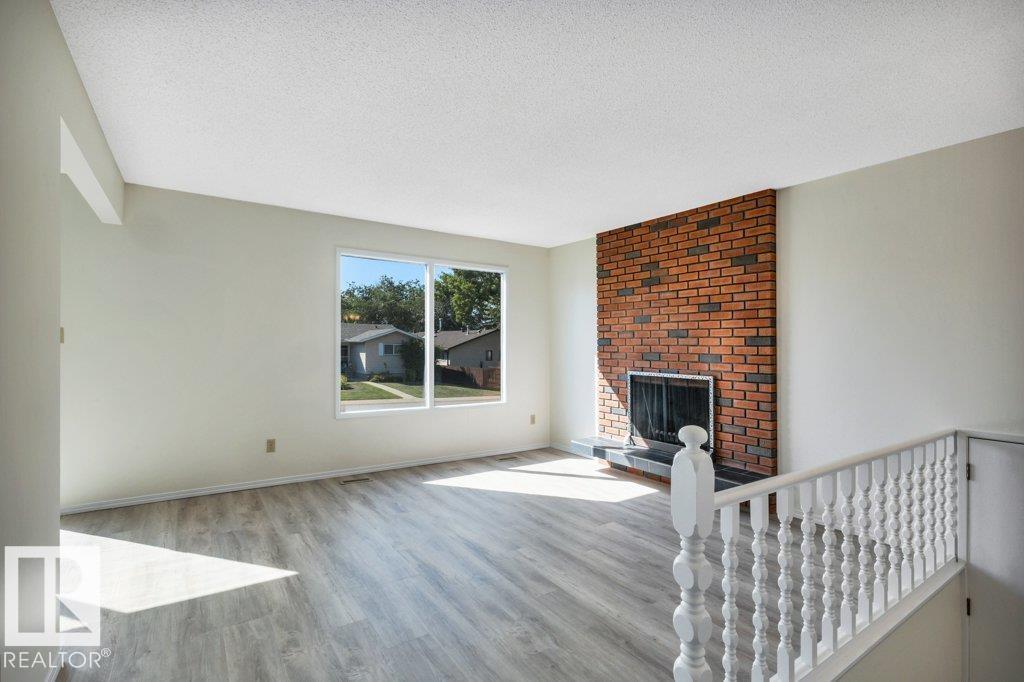 Photo 8 of 2131 79 St Nw Nw, Edmonton AB