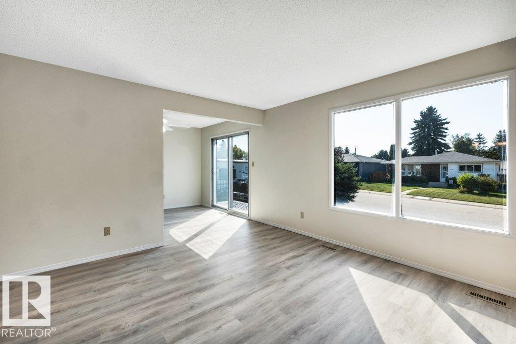 Photo 9 of 2131 79 St Nw Nw, Edmonton AB