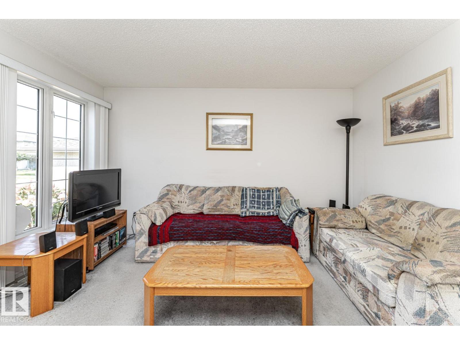 Photo 5 of 15019 128 St Nw, Edmonton AB