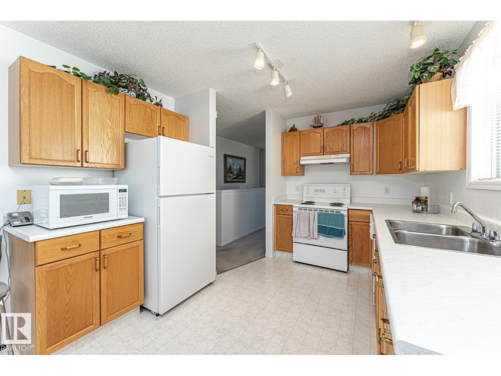Photo 8 of 15019 128 St Nw, Edmonton AB