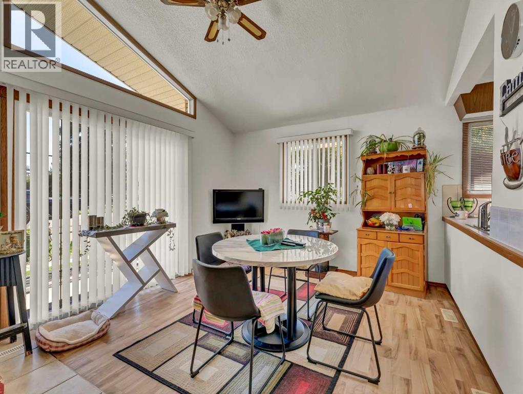 Photo 16 of 1702 15 Avenue Se, Medicine Hat AB