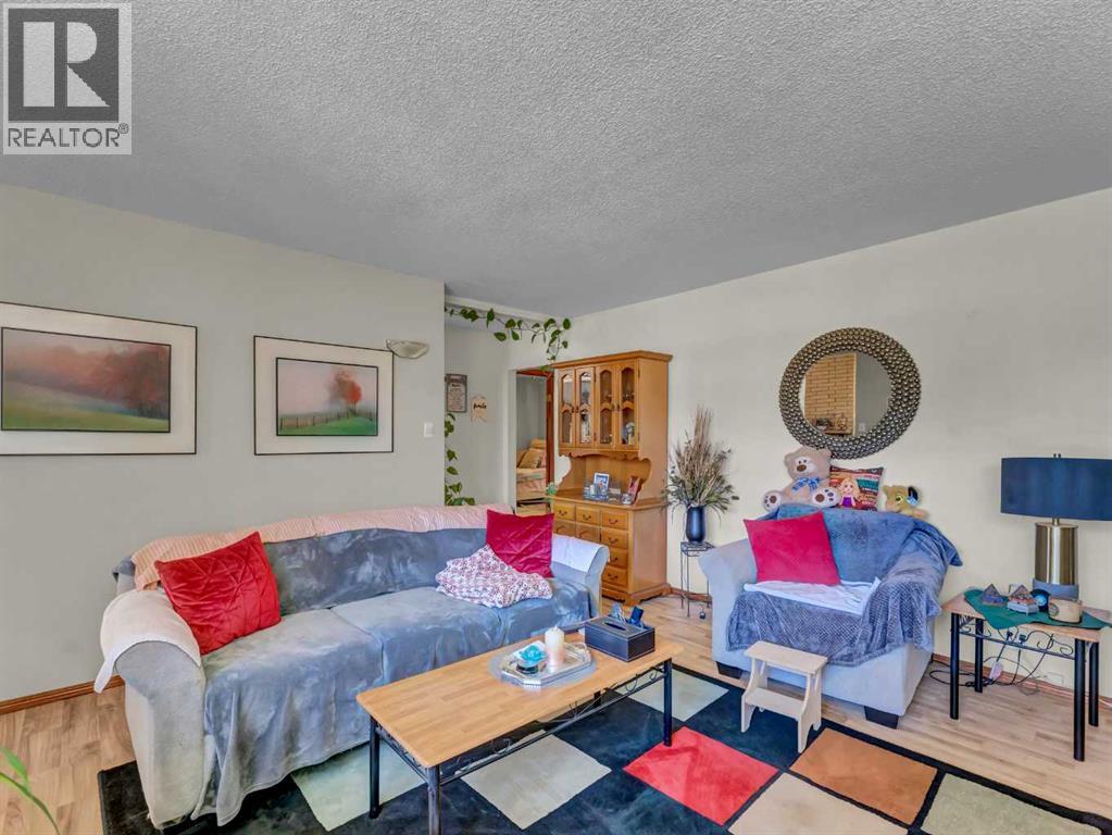 Photo 15 of 1702 15 Avenue Se, Medicine Hat AB