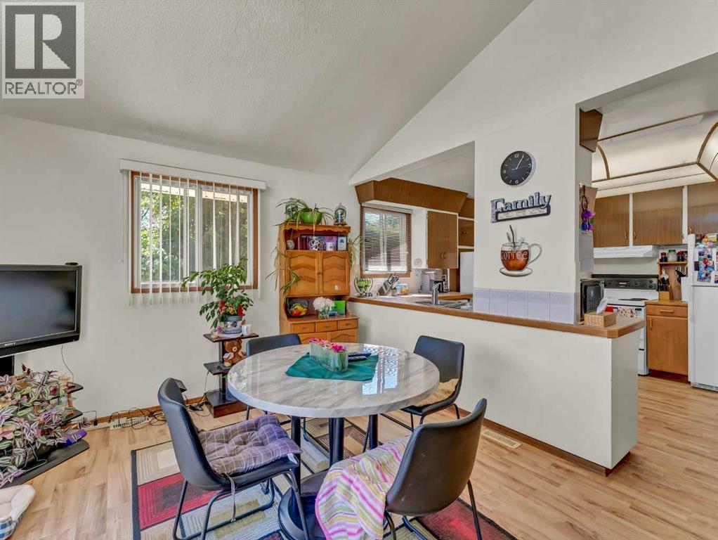 Photo 17 of 1702 15 Avenue Se, Medicine Hat AB