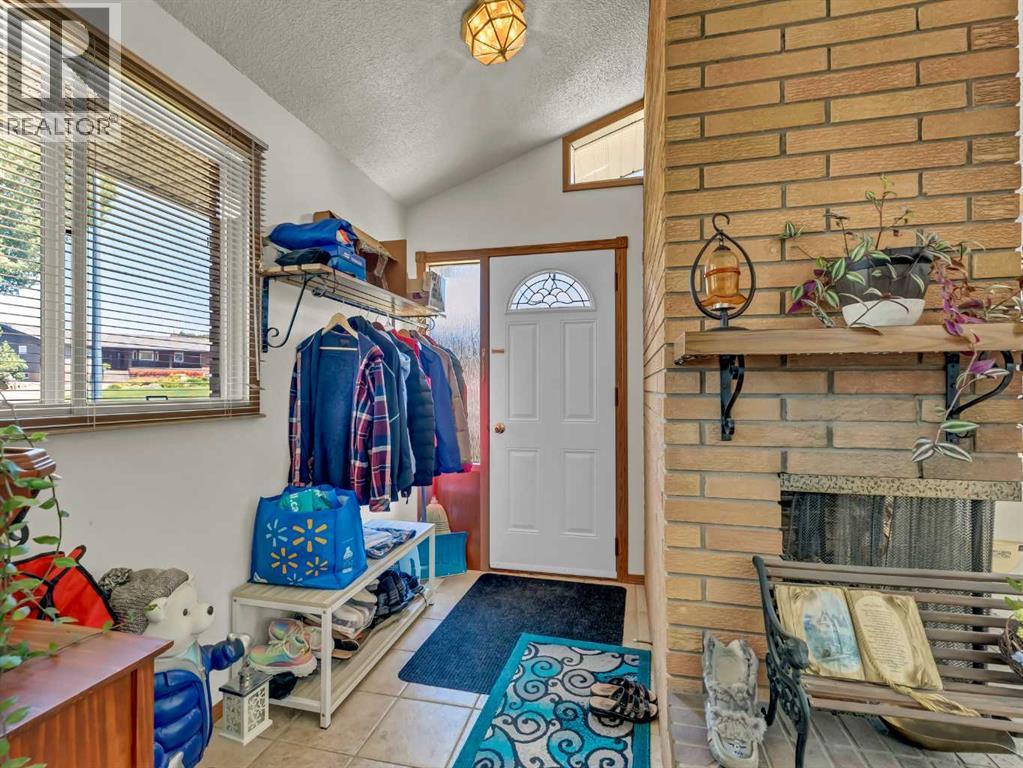 Photo 10 of 1702 15 Avenue Se, Medicine Hat AB