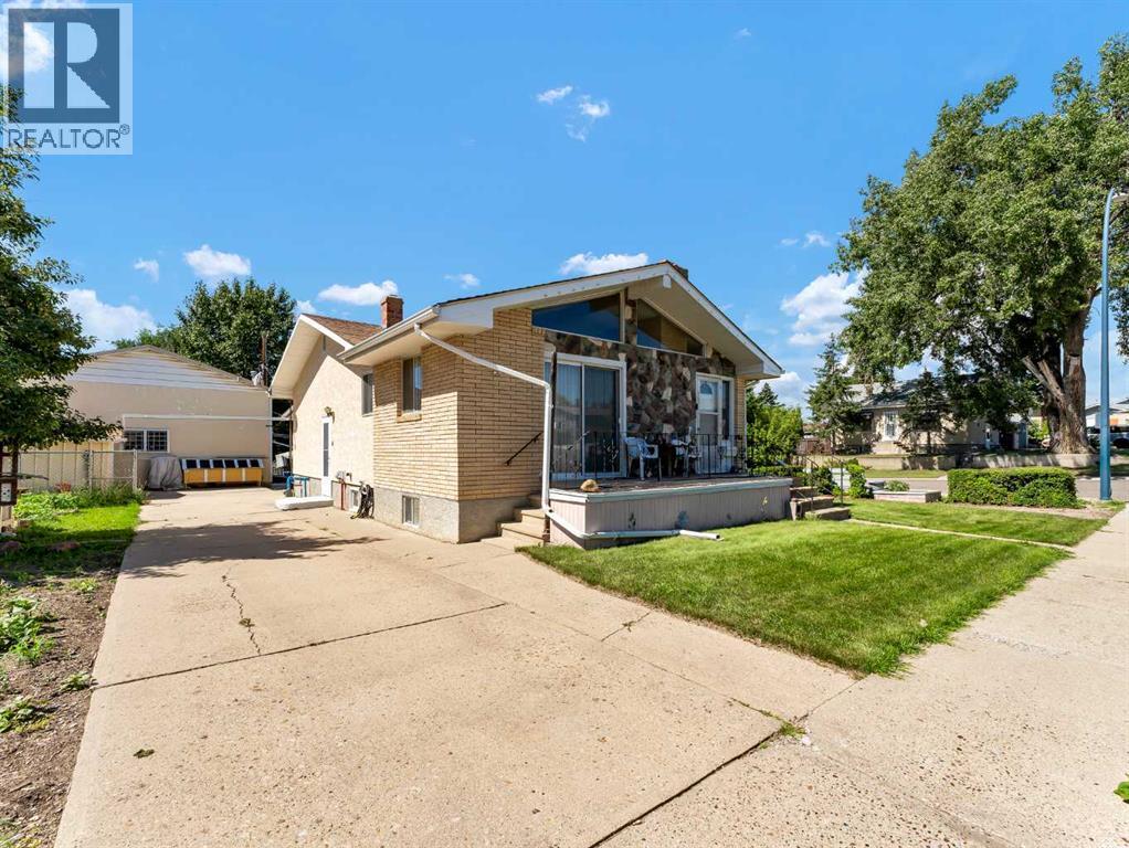 Photo 9 of 1702 15 Avenue Se, Medicine Hat AB