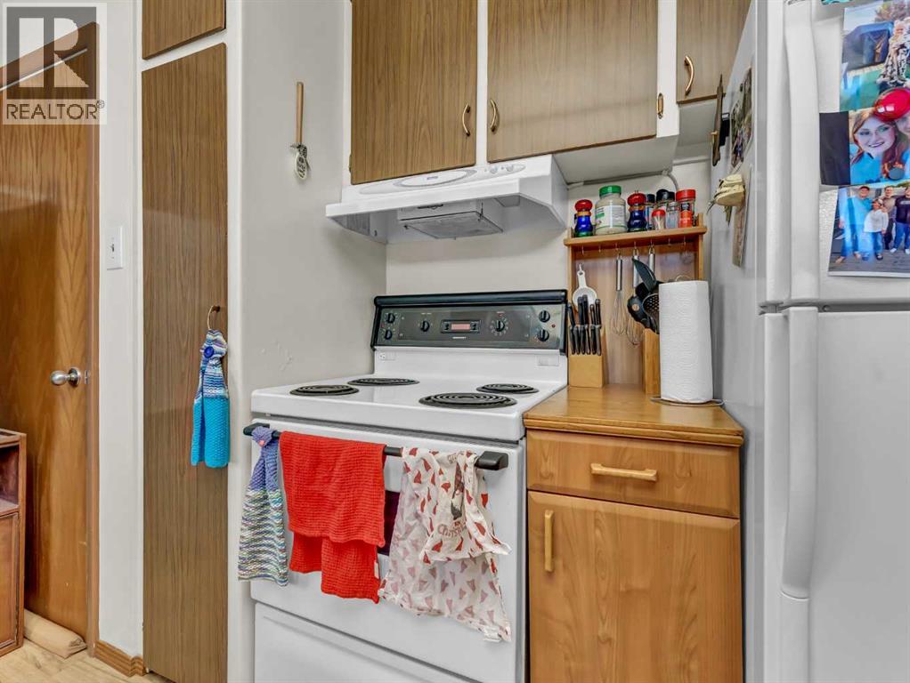 Photo 23 of 1702 15 Avenue Se, Medicine Hat AB