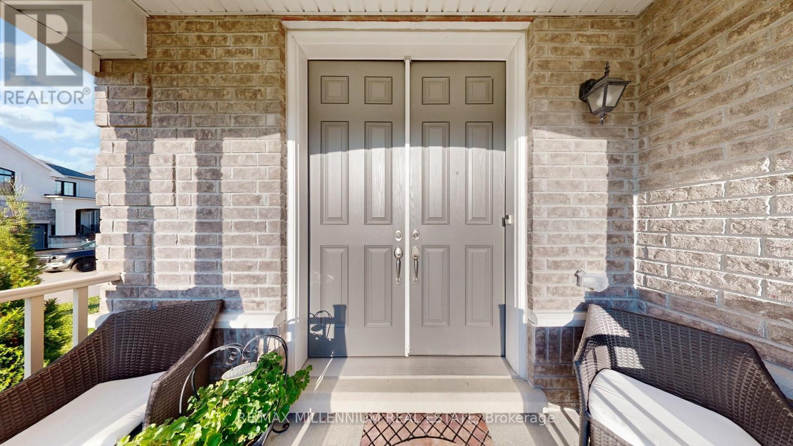 Photo 5 of 845 Langford Boulevard, Bradford West Gwillimbury ON