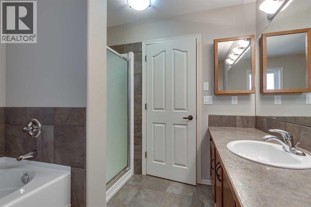 Photo 25 of 56 Illingworth Close, Red Deer AB