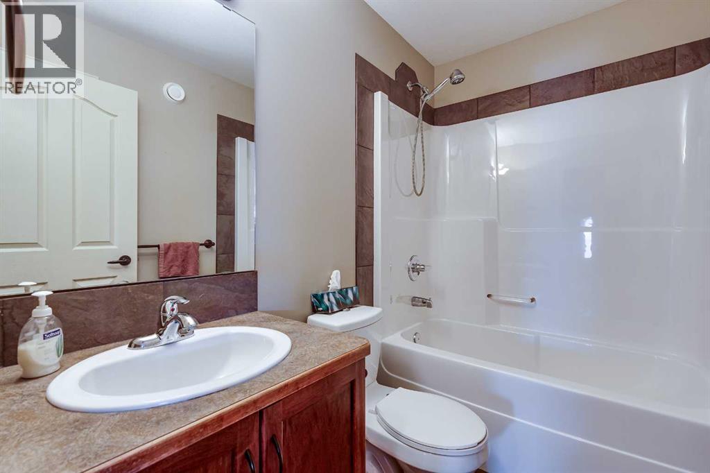Photo 21 of 56 Illingworth Close, Red Deer AB