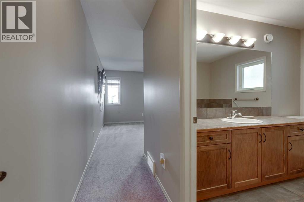 Photo 24 of 56 Illingworth Close, Red Deer AB