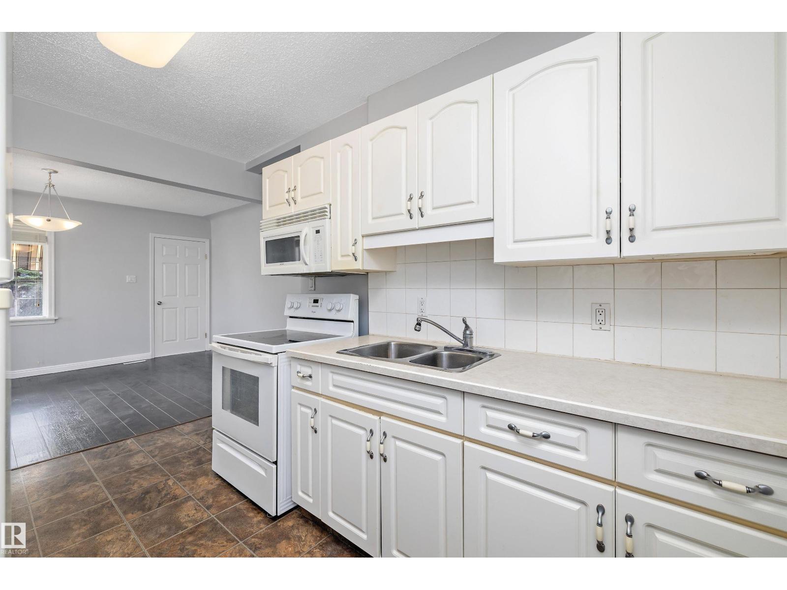 Photo 14 of 8020 115 Av Nw, Edmonton AB