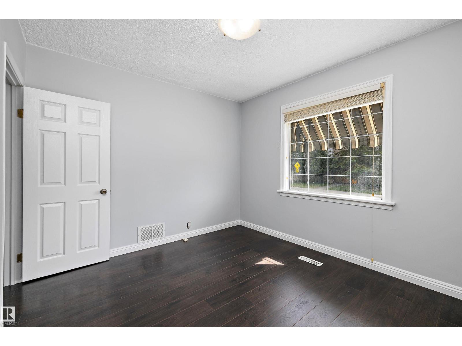 Photo 21 of 8020 115 Av Nw, Edmonton AB