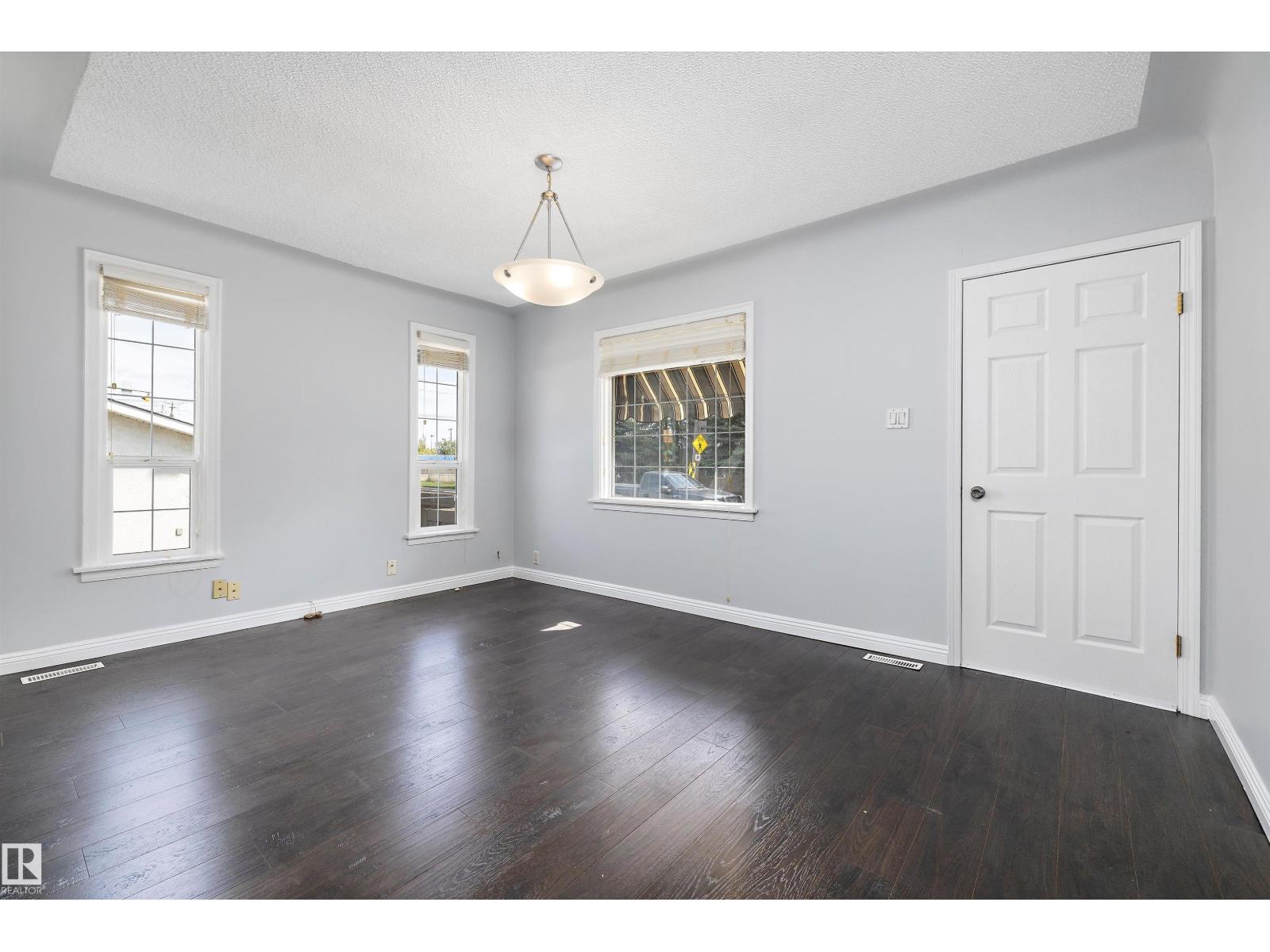 Photo 5 of 8020 115 Av Nw, Edmonton AB