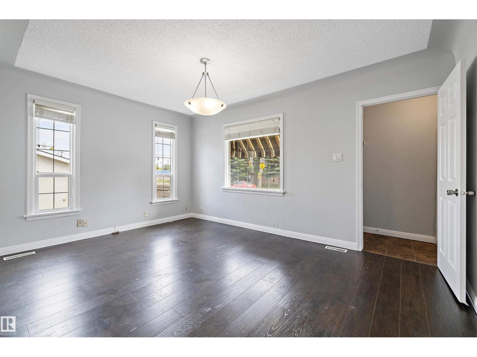 Photo 6 of 8020 115 Av Nw, Edmonton AB