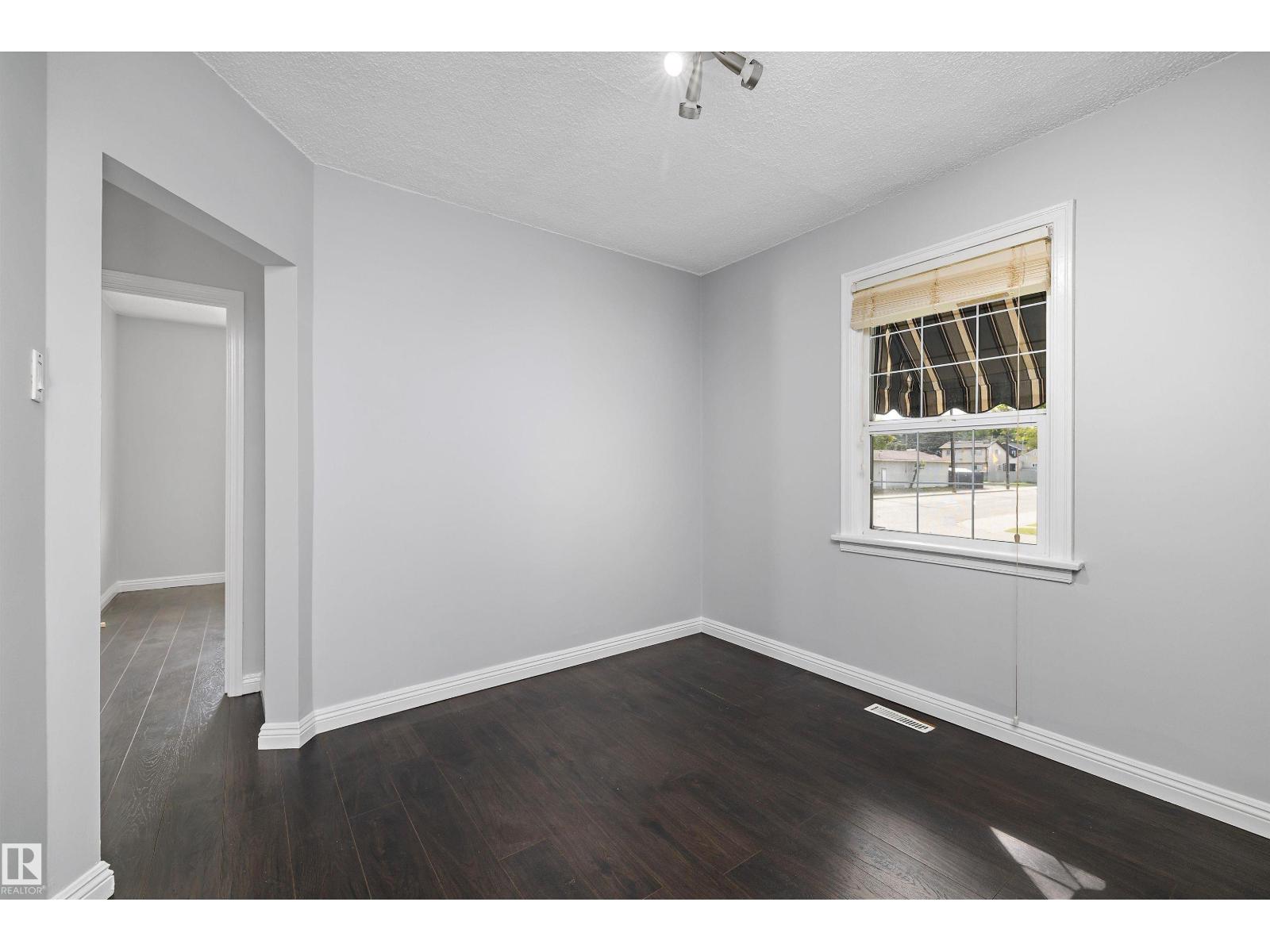 Photo 25 of 8020 115 Av Nw, Edmonton AB
