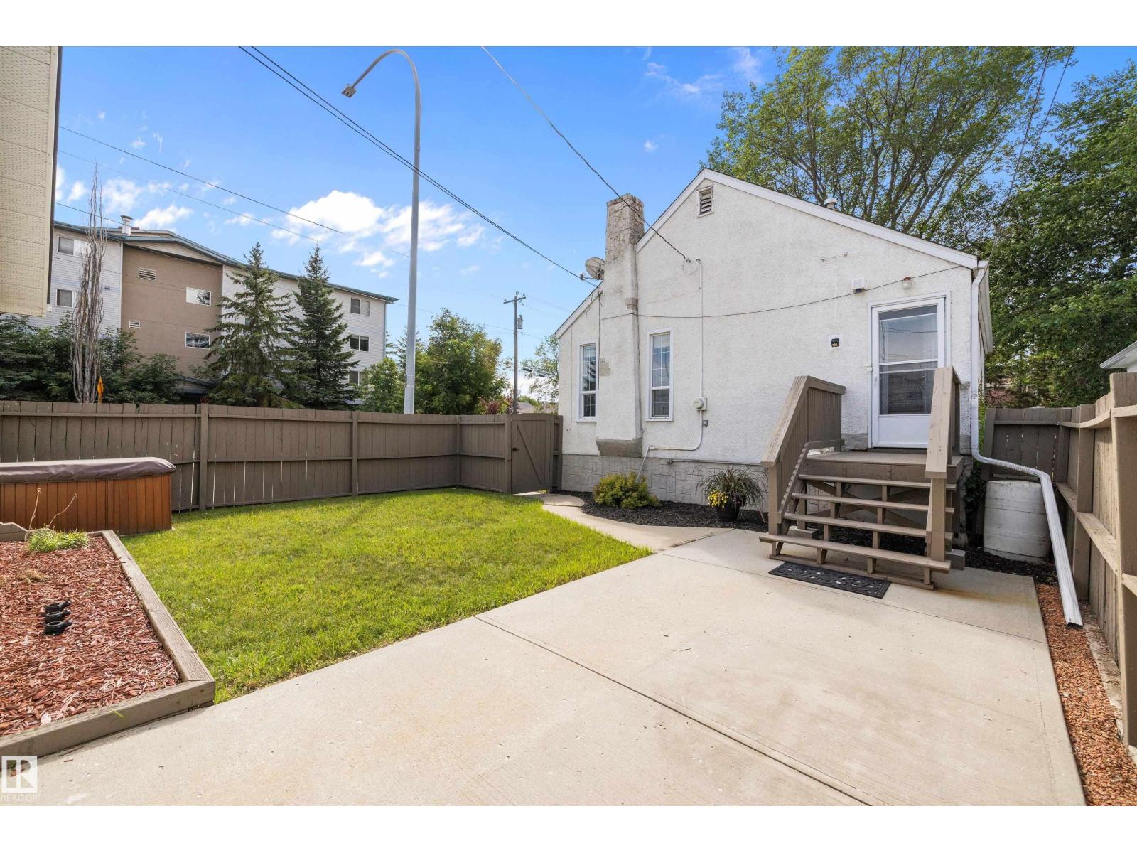 Photo 45 of 8020 115 Av Nw, Edmonton AB
