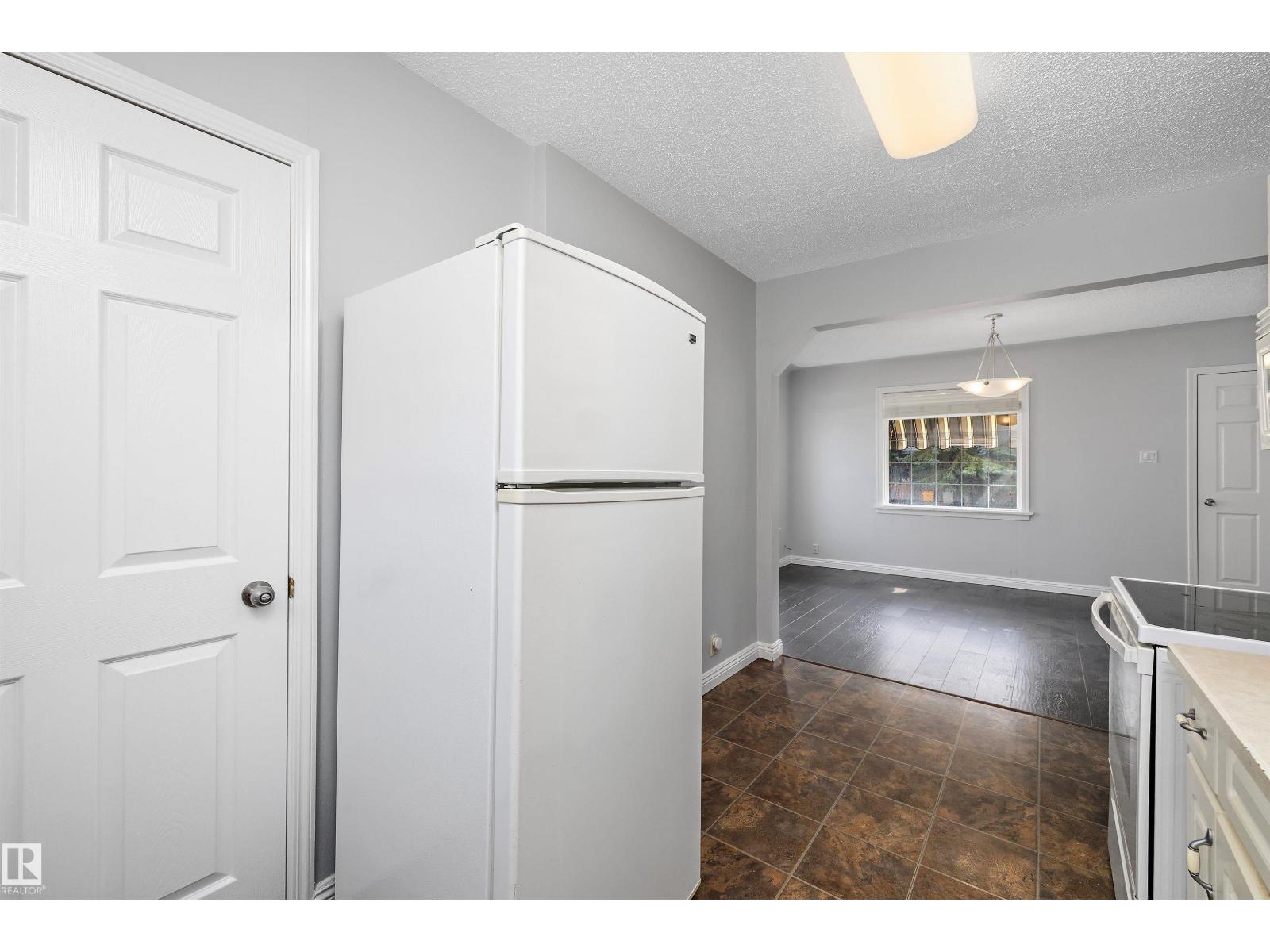 Photo 15 of 8020 115 Av Nw, Edmonton AB