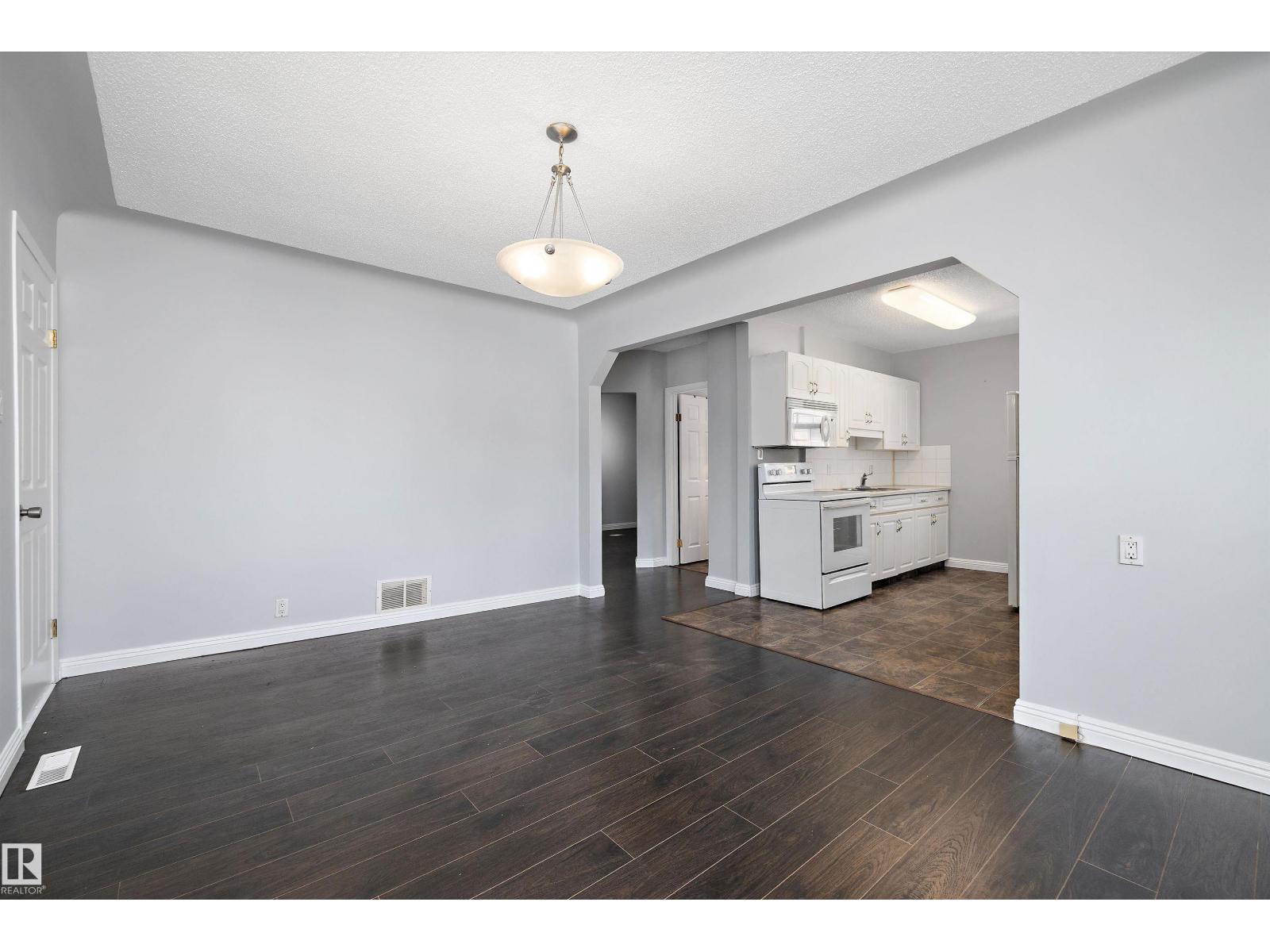 Photo 10 of 8020 115 Av Nw, Edmonton AB