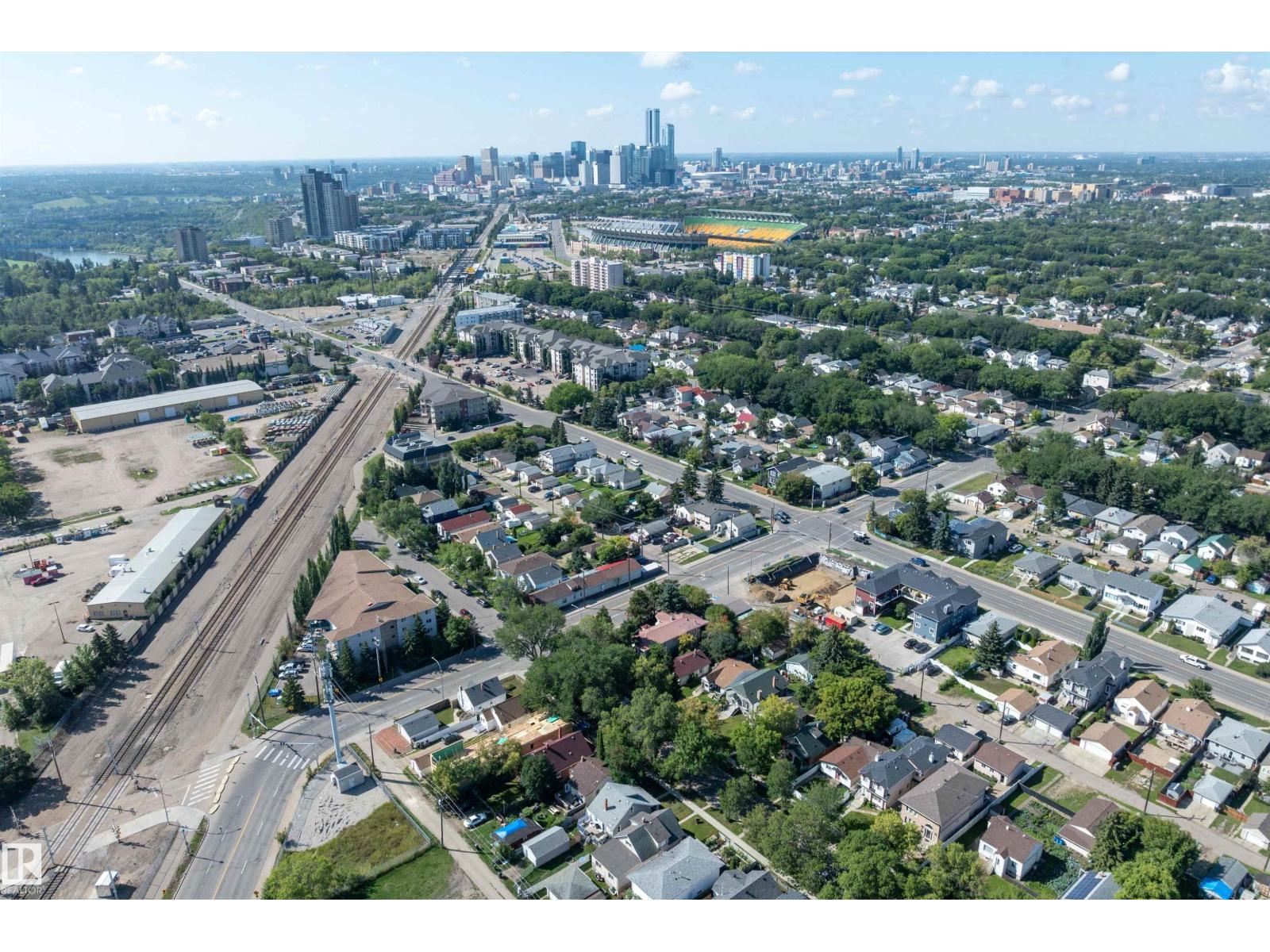 Photo 60 of 8020 115 Av Nw, Edmonton AB