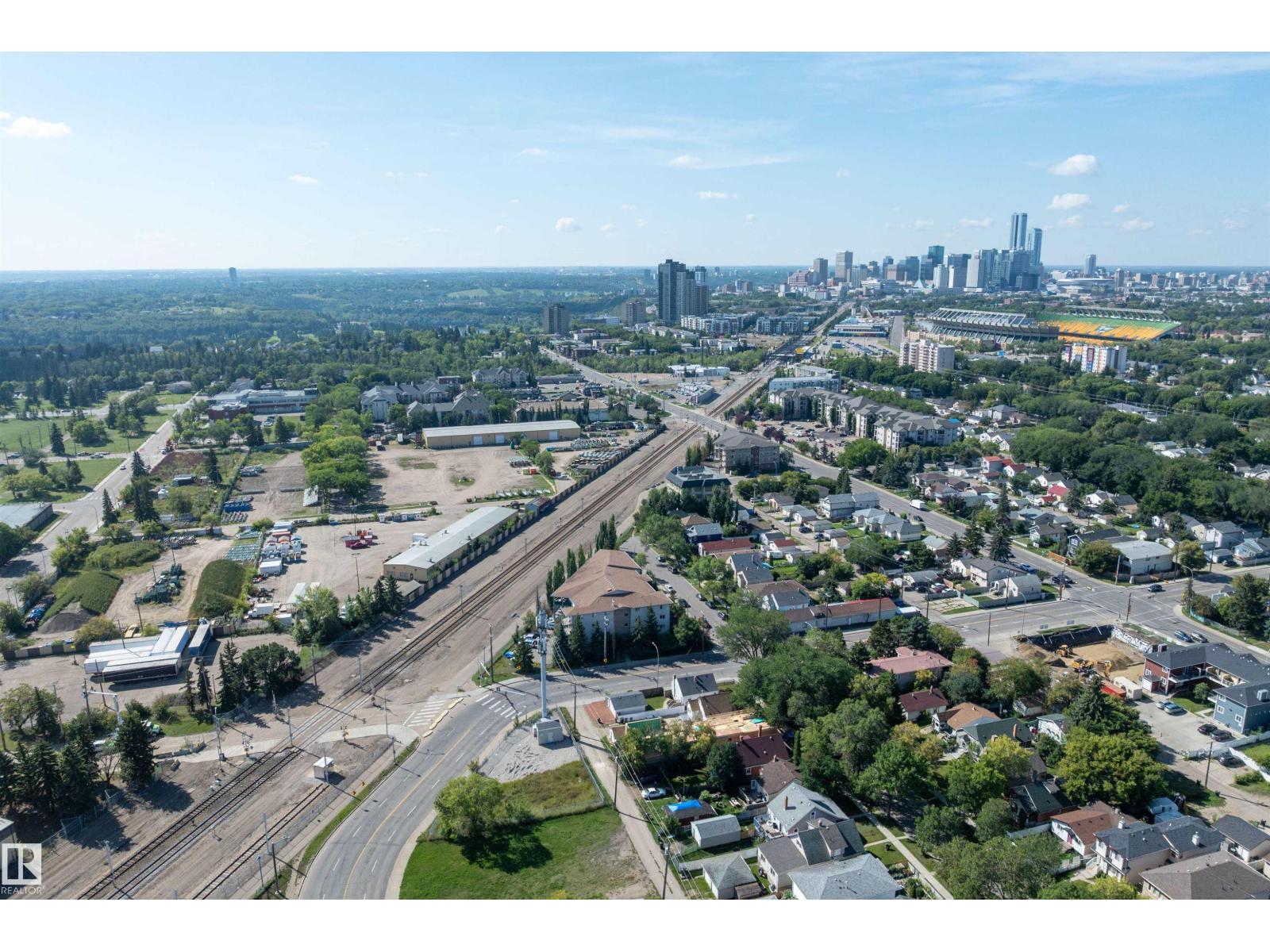 Photo 57 of 8020 115 Av Nw, Edmonton AB
