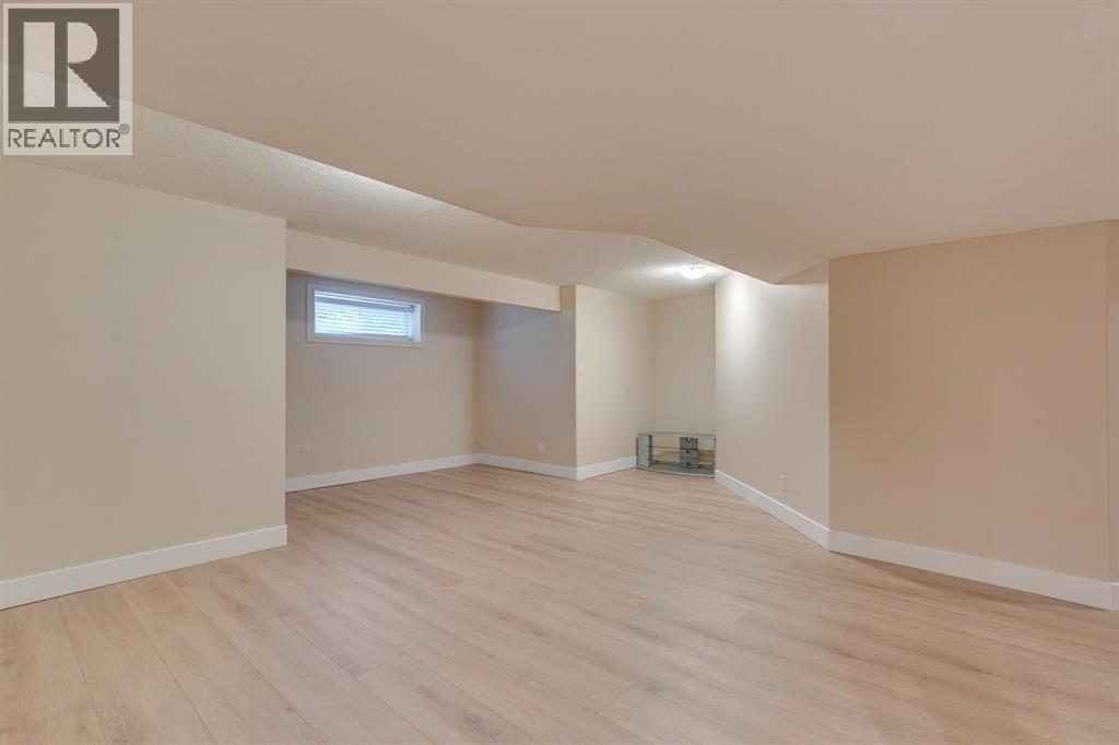 Single Family House for Sale in  Evergreen Drive SW Evergreen Calgary 