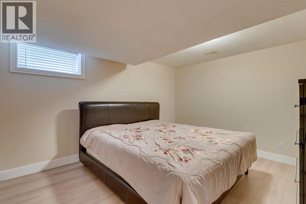 Single Family House for Sale in  Evergreen Drive SW Evergreen Calgary 