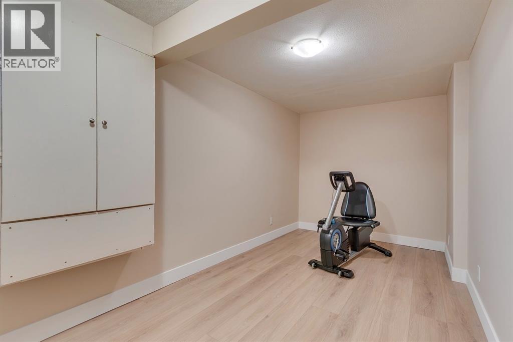 Single Family House for Sale in  Evergreen Drive SW Evergreen Calgary 