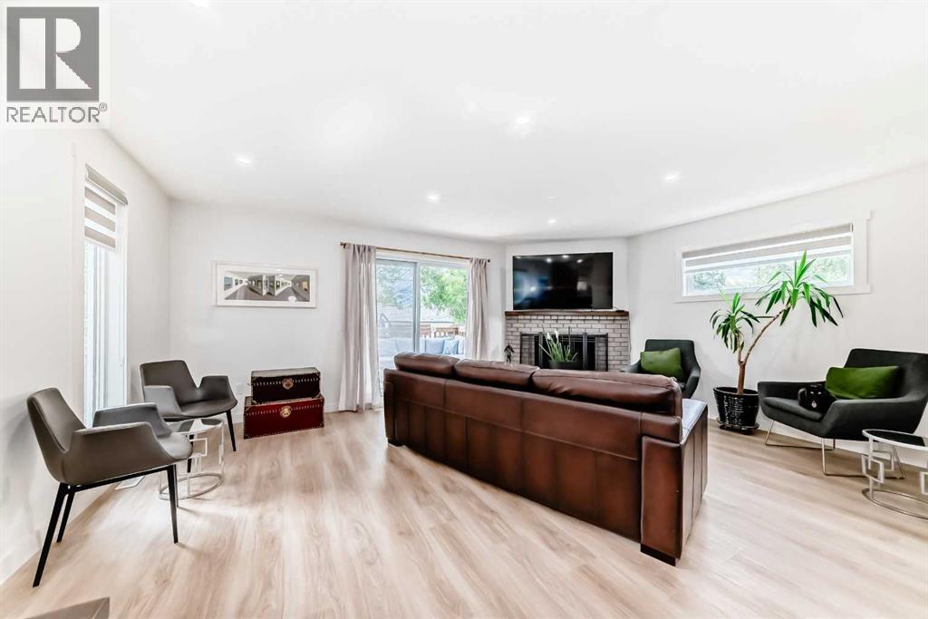 Photo 9 of 329 37 Street Sw, Calgary AB
