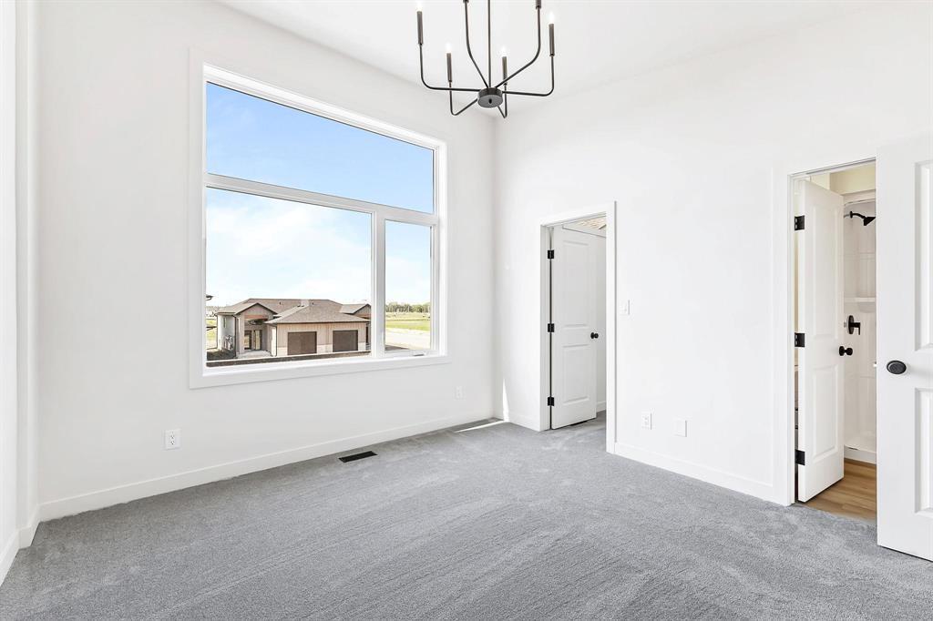 Photo 13 of 62 Kootenay Way, Steinbach MB
