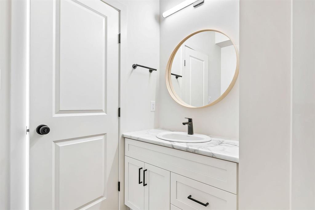 Photo 17 of 62 Kootenay Way, Steinbach MB