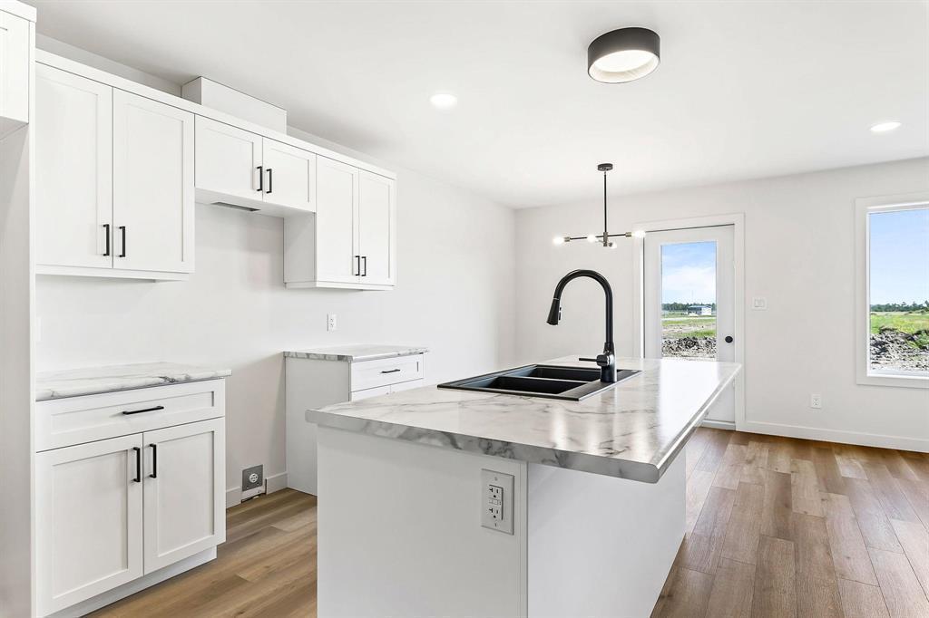 Photo 5 of 62 Kootenay Way, Steinbach MB