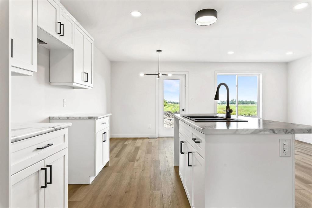 Photo 7 of 62 Kootenay Way, Steinbach MB