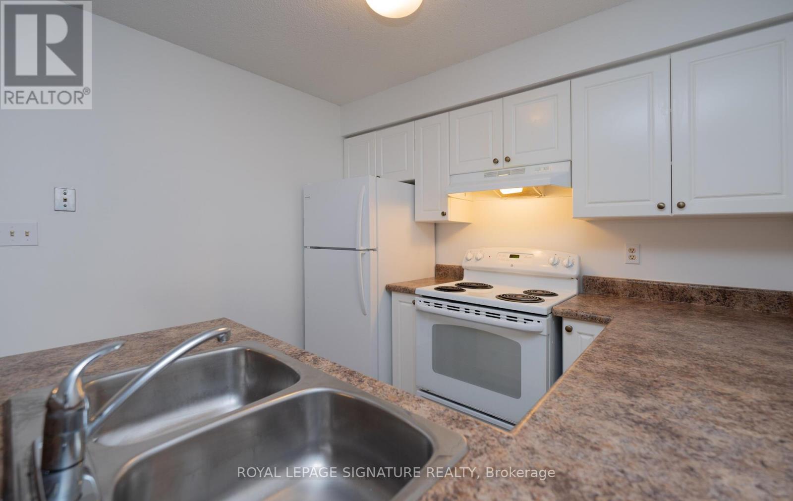 Photo 12 of 807 25 Grenville Street, Toronto ON