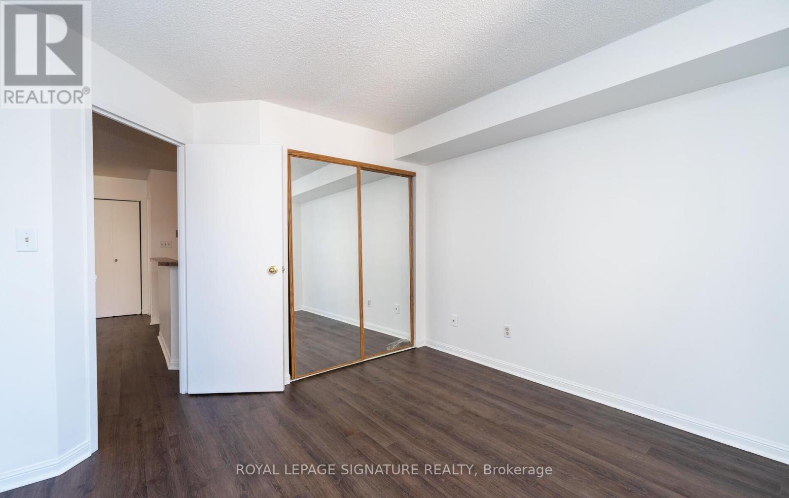 Photo 15 of 807 25 Grenville Street, Toronto ON