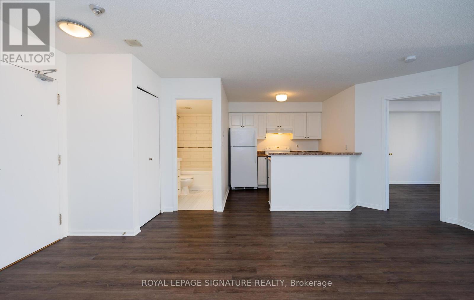 Photo 3 of 807 25 Grenville Street, Toronto ON