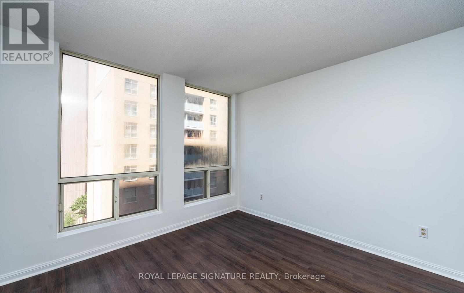 Photo 5 of 807 25 Grenville Street, Toronto ON
