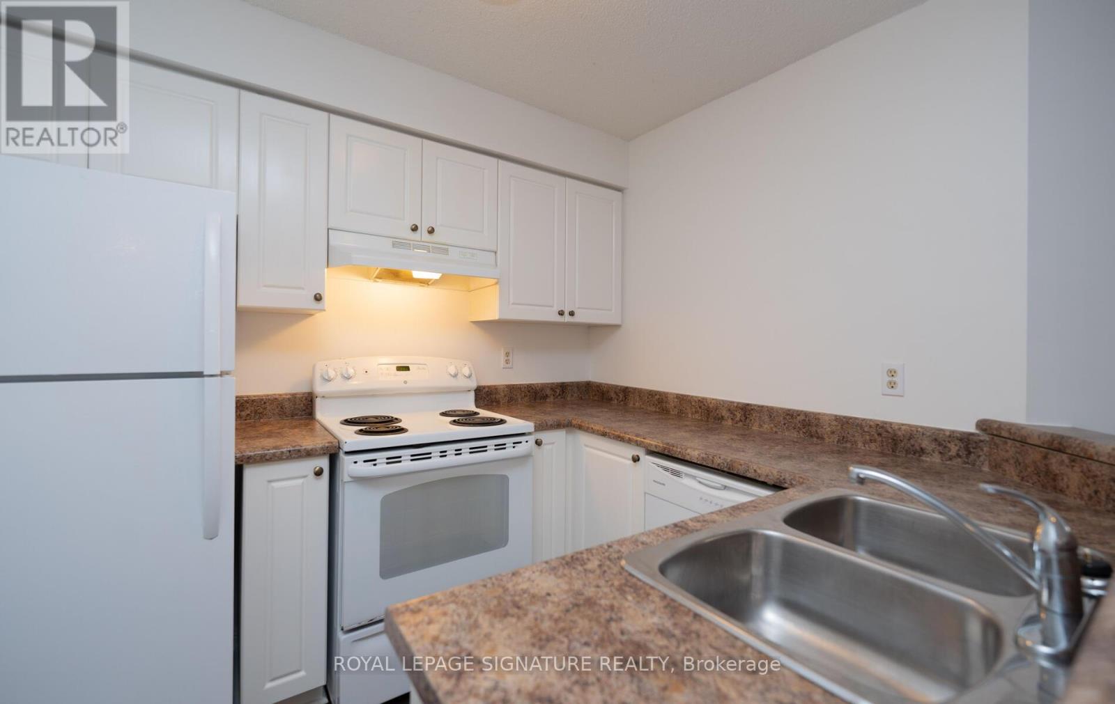Photo 9 of 807 25 Grenville Street, Toronto ON