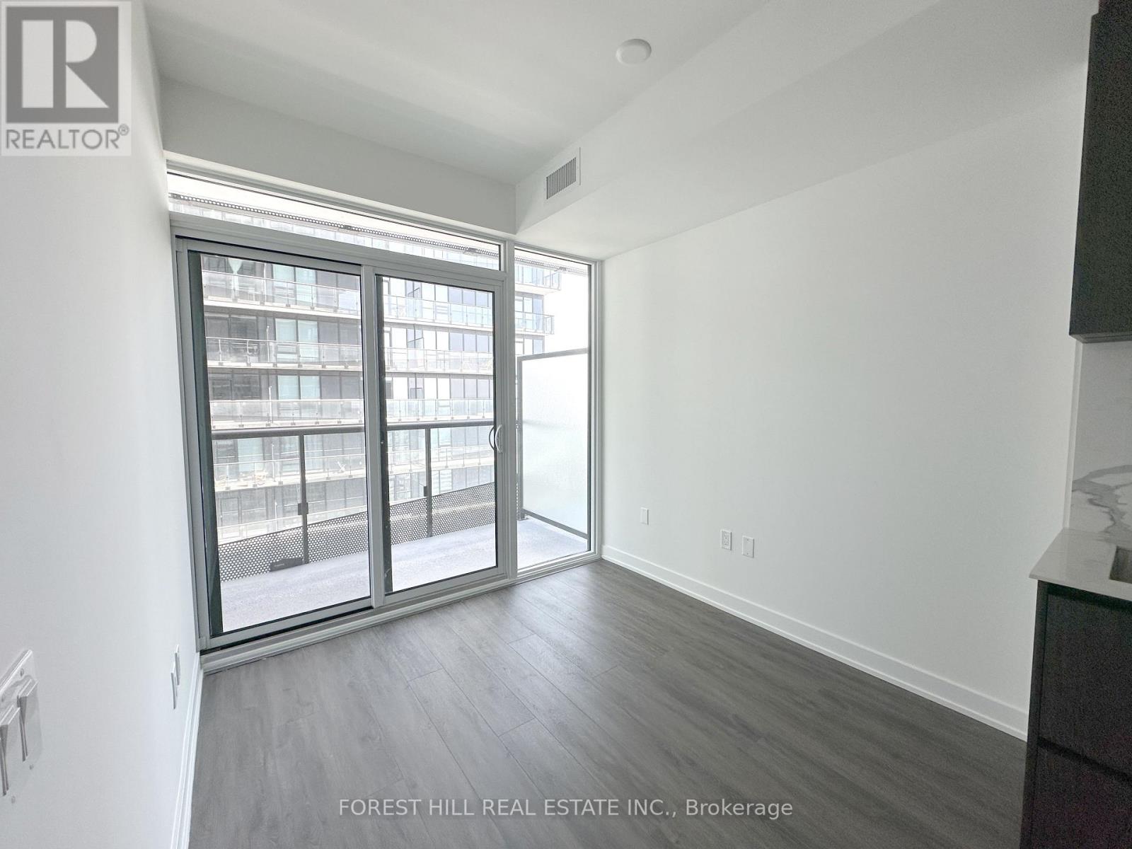 Photo 4 of 2408 127 Broadway Avenue, Toronto ON