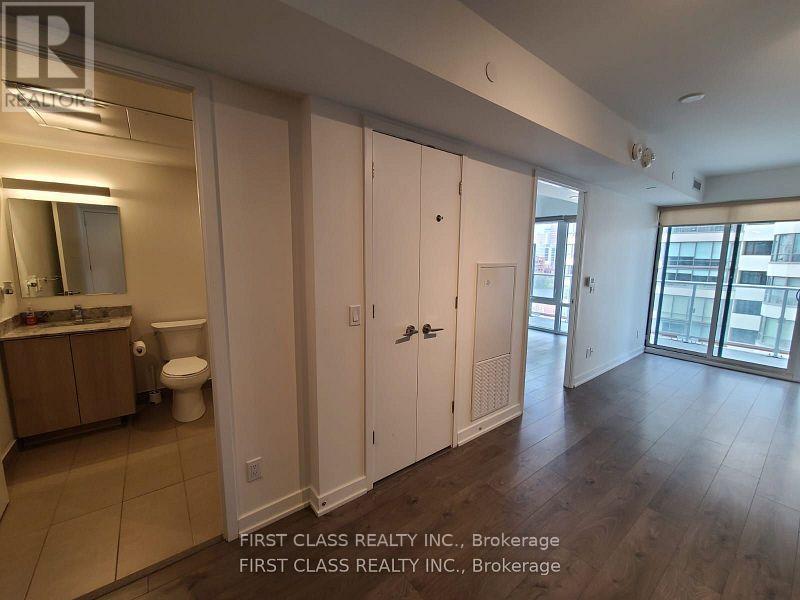 Photo 5 of 801 18 Maitland Terrace, Toronto ON