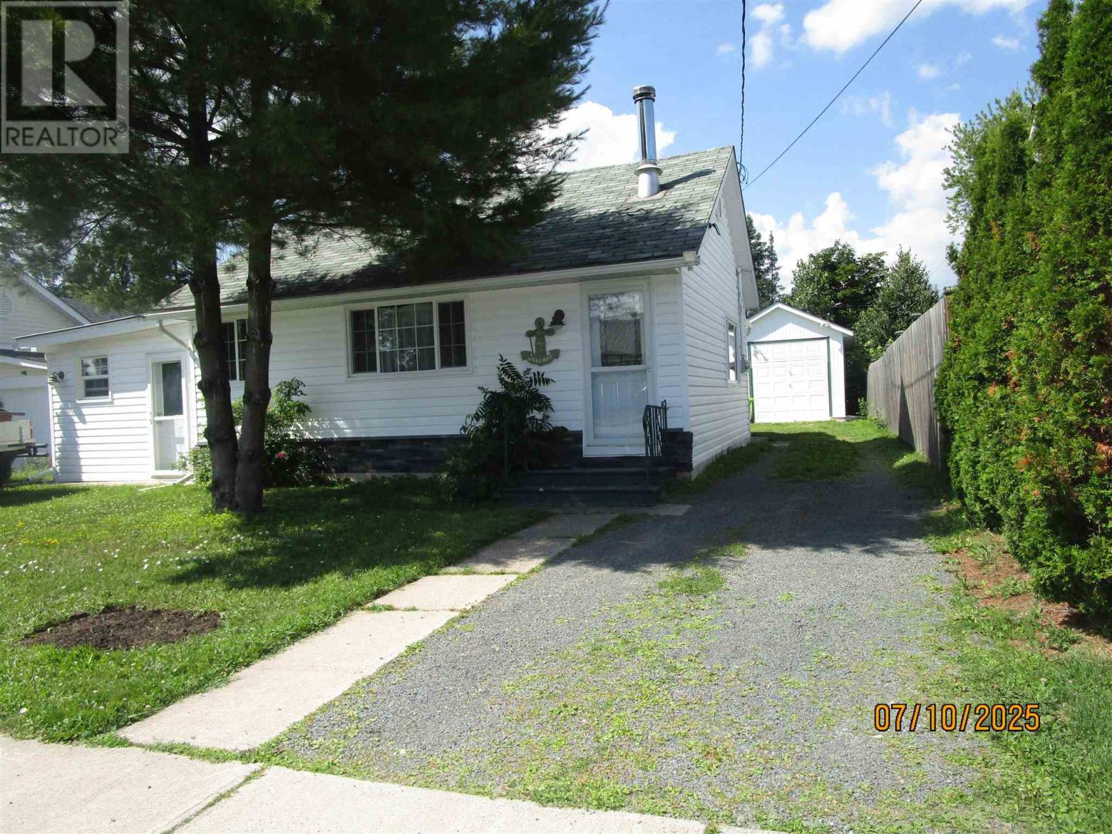 Photo 1 of 64 Curran Dr, Sault Ste Marie ON