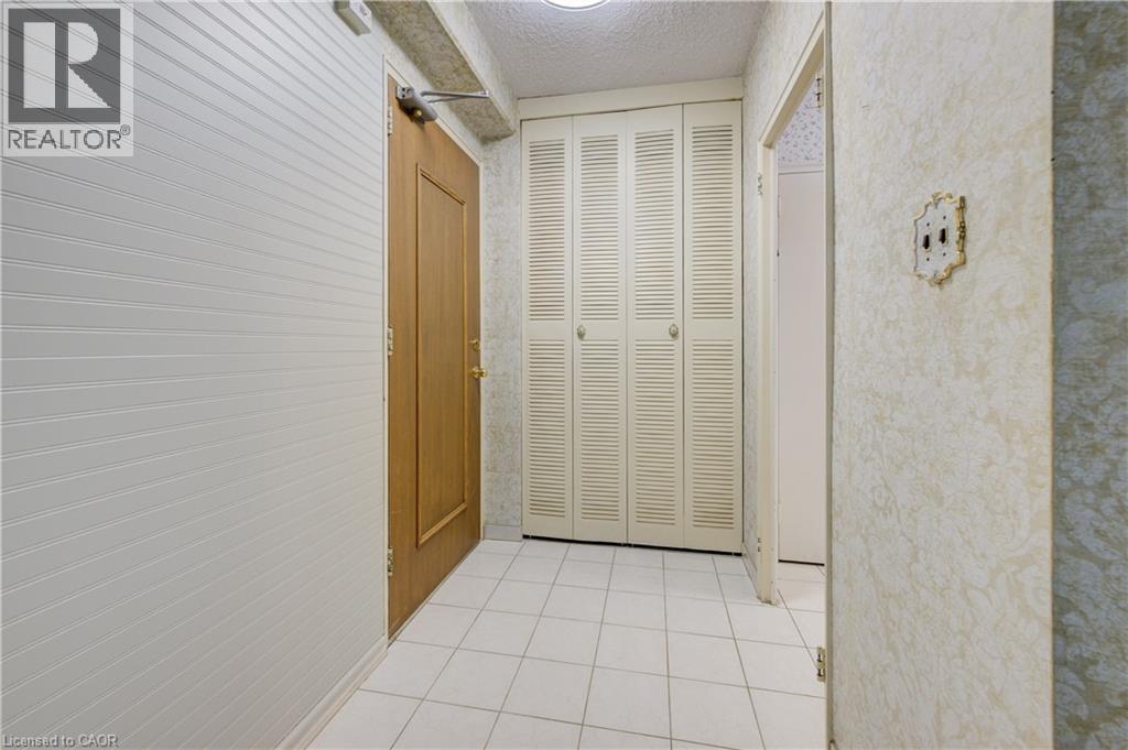 Photo 8 of 45 Westmount Road N Unit 407, Waterloo ON