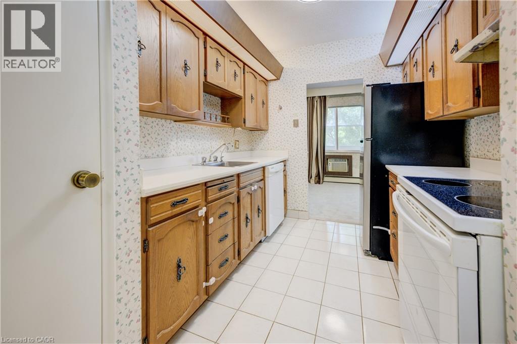 Photo 9 of 45 Westmount Road N Unit 407, Waterloo ON